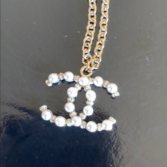 ‼️SOLD‼️Chanel NWT Crystal and Pearl CC Necklace G - Picture 9 of 10